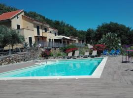 Oroverde, hôtel avec piscine à Bergeggi