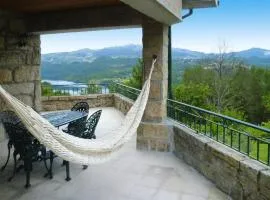 Granite House by Tâmega with Pool
