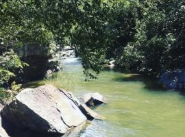 Chalé na Chapada, com acesso ao Rio São Miguel, hotelli kohteessa Sao Jorge