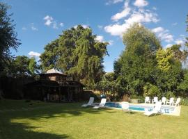 La Cabaña de la casona, hotell sihtkohas Don Torcuato huviväärsuse Don Torcuato Antiques Market lähedal