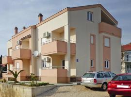 Apartment in Starigrad near Paklenica Park, khách sạn ở Starigrad-Paklenica