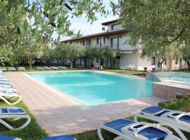 Residence Ulivi, serviced apartment in Cavaion Veronese