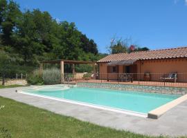 Apartment Mulino della Rivolta with shared pool in Colognole, hôtel à Crocina