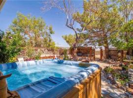 Lunar Eclipse on 4 acres w hot tub, pet-friendly hotel in Yucca Valley