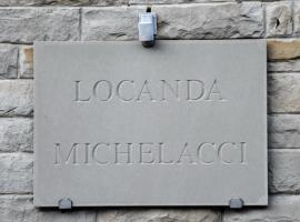 Locanda Michelacci，Corniolo的有停車位的飯店