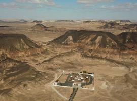 B&W SAHARA SKY CAMP, hotel com estacionamento em Qasr Farafra