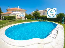 Carcavelos Surf Hostel & Surf Camp, hostel in Carcavelos