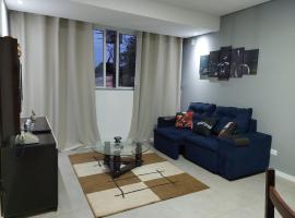 Ótimo apartamento sobreloja com wifi e estacionamento incluso โรงแรมในมารินกา