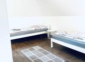 nJoy! Sunny & Simple - Dachterasse - gratis WLAN, apartamento em Bad Friedrichshall