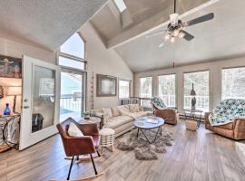 Bright Cloudcroft Condo with Game Room and Deck!, apartment in Cloudcroft