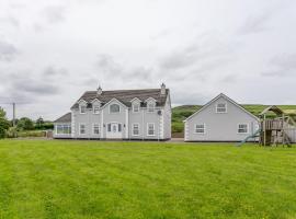 Grianan Luxury Lodge by Wild Atlantic Wanderer, chalet i Claragh