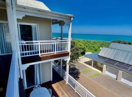 Beautiful beach house on Prince's Grant Estate, hotel with pools in Blythedale