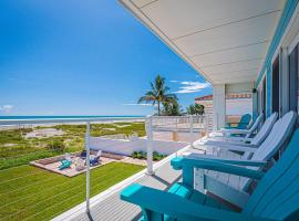 NEW LISTING! Luxury Beachfront Home - DIRECT Beach Access, מלון בקוקו ביץ'