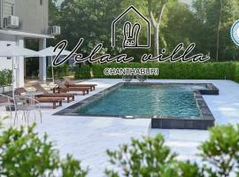 Velaa pool villa, hotel i Ban Khung Kraben