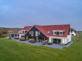 Beautiful villa on Texel near Krimbos, hotel i De Cocksdorp