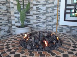 Fig House Villa with Heated Swimming Pool & Firepit, hotel v destinaci Al ‘Aqar