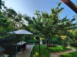 Entre ville & campagne (jardin avec rivière), hotell i Plobsheim