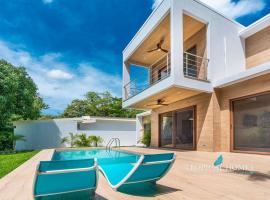 Casa Coralis - NEW modern house with private pool, hotell med basseng i Potrero