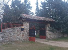 Exclusiva Casa y Finca Privada ITOS, dovolenkový dom v destinácii Pelayos del Arroyo
