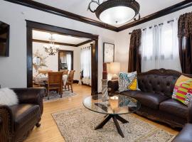 AMAZING TRADITIONAL HOME SOUTH MINNEAPOLIS, holiday rental in Minneapolis