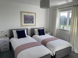 Comfortable and Spacious Superb Holiday Home in Llanelli, Dog Friendly – hotel w mieście Llanelli