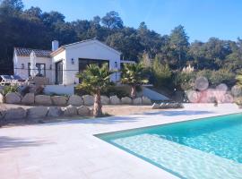 Villa les trois J, hotell i Grimaud