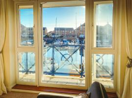 Sailor's Rest - modern flat with water views, hotel v destinácii Pevensey