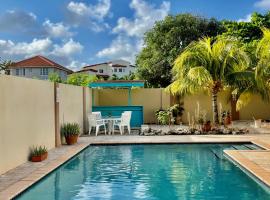 Entire 4BDR Vistalmar Villa with Private Pool, hotel in Oranjestad