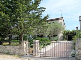 house Divna, hotel in Valbandon