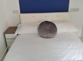 Swindon Old Town Studio - EnterCloud9SA, hotel in Swindon