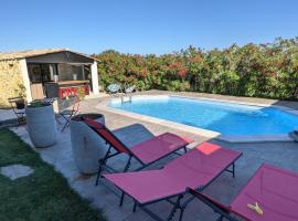 Dépendance en Provence entre Orange et Avignon: Piolenc şehrinde bir havuzlu otel