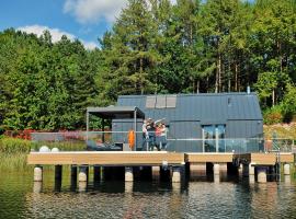 Unique vacation home on the water – hotel w mieście Bytów