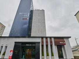 West In Hotel Yeosu, hotel s jacuzzi v destinaci Josu