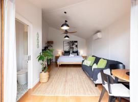 Tallows Studio -Modern, tranquil, dog friendly,2 mins to the beach