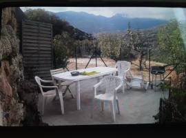 Maison studio avec petit jardin, vacation home in Arbellara