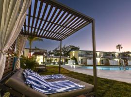 Golden Host Resort Sarasota, hotel dekat Sarasota Jungle Gardens, Sarasota