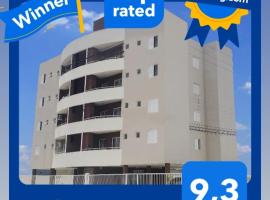 Apartamento Novinho Próximo as Praias, Centro e Restaurantes - Excelente localização, hotel adaptado para personas discapacitadas en Ubatuba