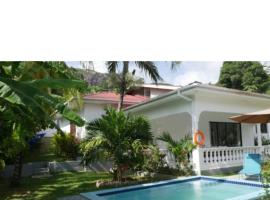 Ogumka, Self catering , Beoliere, Mahe, hotel in Victoria