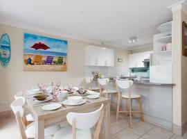 Frangipani 3 great townhouse with air con、ショール・ベイのホテル