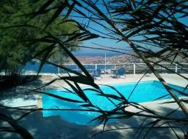 Semi-detached house on the heights of Parikia - Exceptional view of the Cyclades