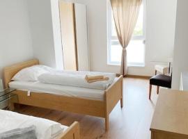 Gästezimmer Ödenburgerstraße, hotel v destinaci Pöttsching