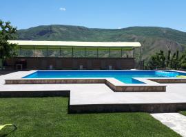 Bed & Breakfast 3 Gs, hotel v destinaci Goghtʼ