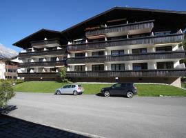 Apartment in Maria Alm directly on the ski slopes, hotel di Maria Alm am Steinernen Meer