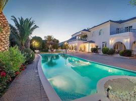 Villa Noaina in Lagonissi, hotel with hot tubs in Lagonissi