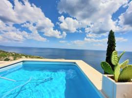 VILLA GIRASOLI SWIMMING POOL for 6 guests NATURE IN THE BAY, svečius su gyvūnais priimantis viešbutis mieste Trikazė