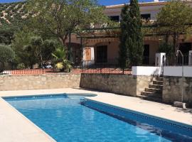 Cortijo Rocas Altas, casa en Iznájar