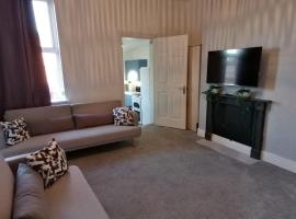 6 beds sleeps 6 only 2 miles from Newcastle centre, hotel di Low Team