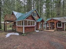 The Sundance Cottage with Patio - Near Mt Hood!, cottage sa Rhododendron