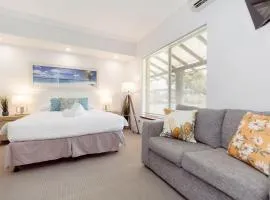 A2 Spacious Apartment with WiFi Kitchenette