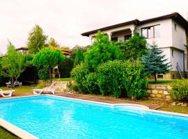 Вила Афина - Villa Afina, cottage sa Balchik